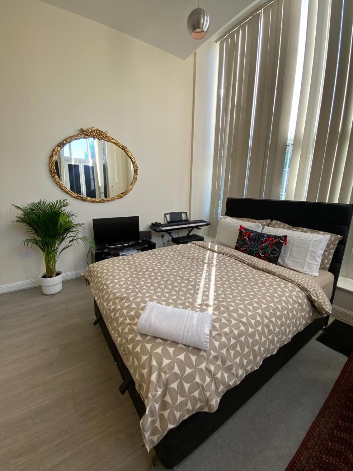 Spacious King Room With Private Entrance - Near Emirates And Camden And King'S Cross - 5 Min To Tube Finchley Dış mekan fotoğraf