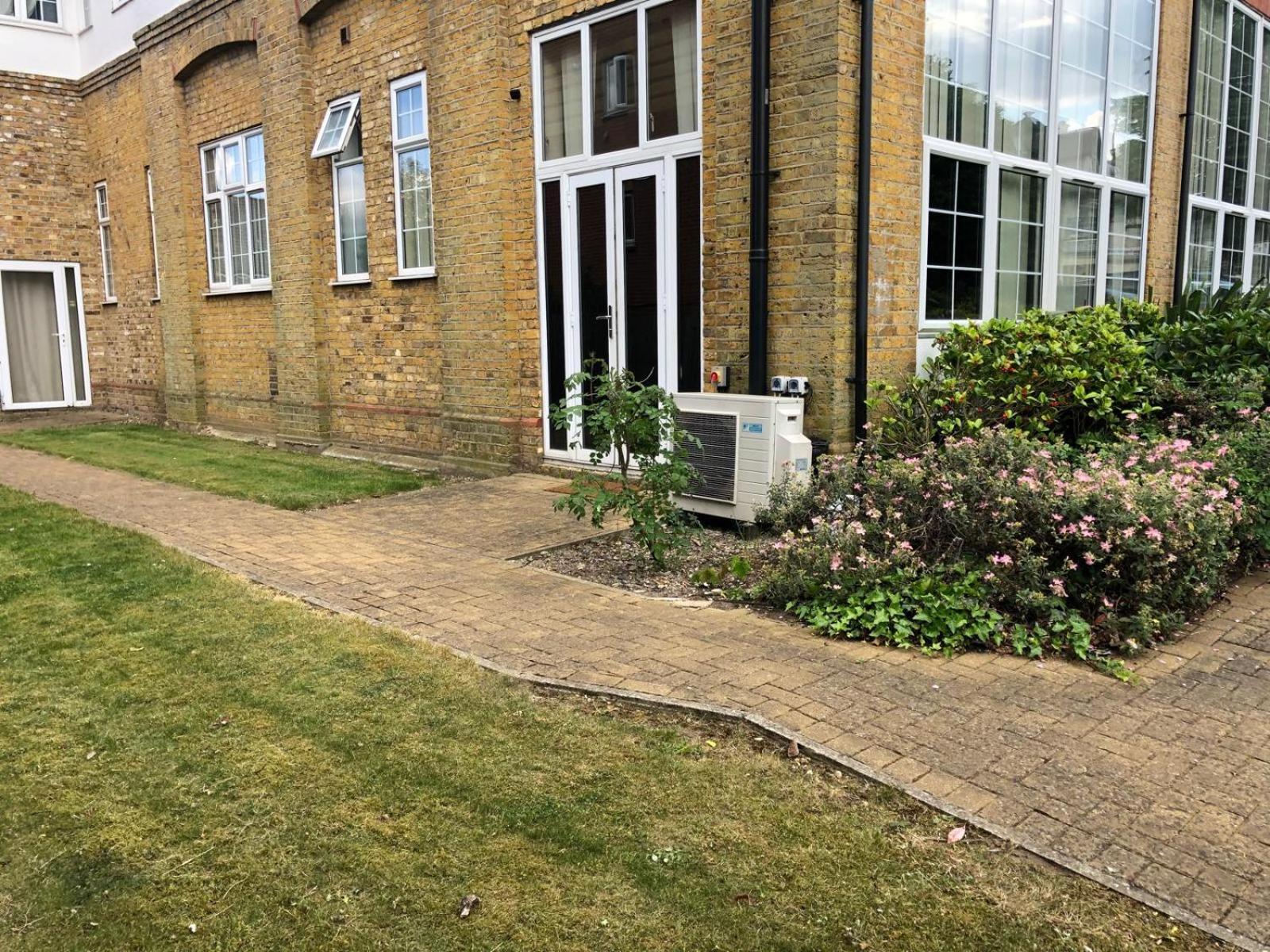 Spacious King Room With Private Entrance - Near Emirates And Camden And King'S Cross - 5 Min To Tube Finchley Dış mekan fotoğraf